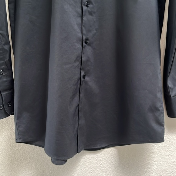 Van Heusen Extreme Black Regular Fit Long Sleeve Dress Shirt, Size Small 32/33 - Picture 3 of 14